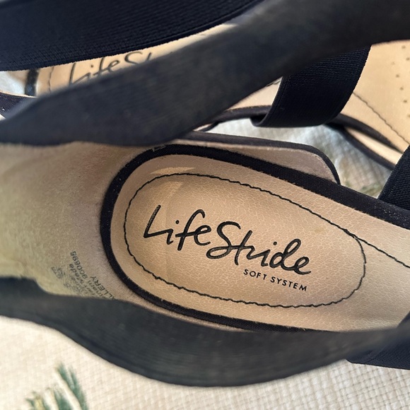 Life Stride High Heels - Size 7.5 M - Navy Blue - Worn Once - Picture 2 of 9